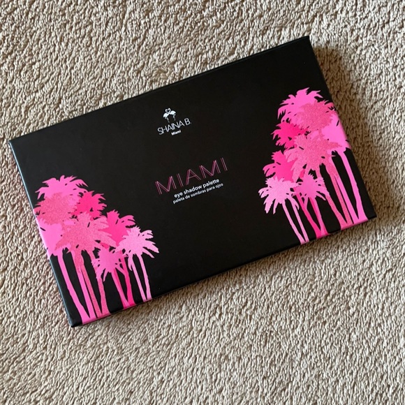 Other - Miami eye shadow palette with neutral shades